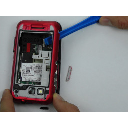 Замена задней части корпуса Motorola Defy